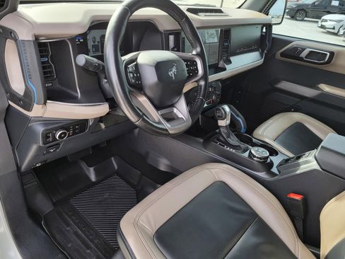 Used 2023 Ford Bronco Wildtrak image 16