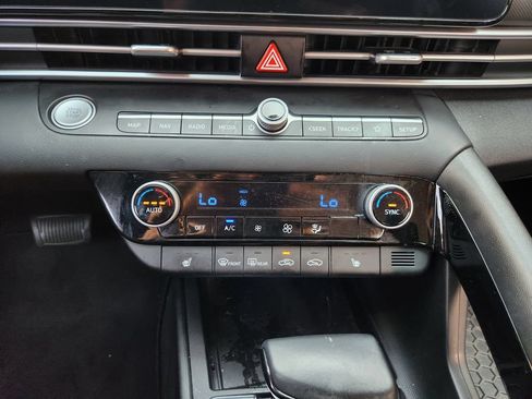 Used 2023 Hyundai Elantra SEL w/ Convenience Package FWD image 19