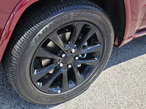 Used 2018 Jeep Grand Cherokee Altitude RWD image 11