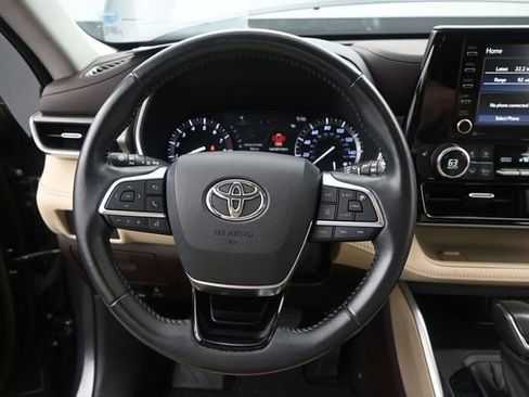 Used 2021 Toyota Highlander XLE FWD image 7