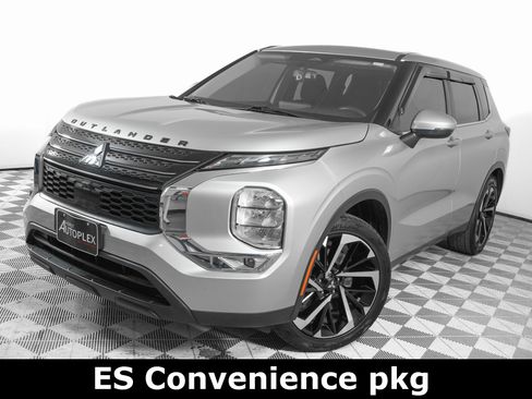 Used 2022 Mitsubishi Outlander ES image 1