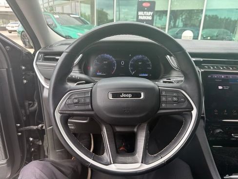 Used 2022 Jeep Grand Cherokee Limited AWD/4WD image 7