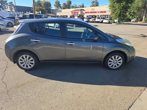 Used 2017 Nissan Leaf S w/ Charge Package FWD image 4