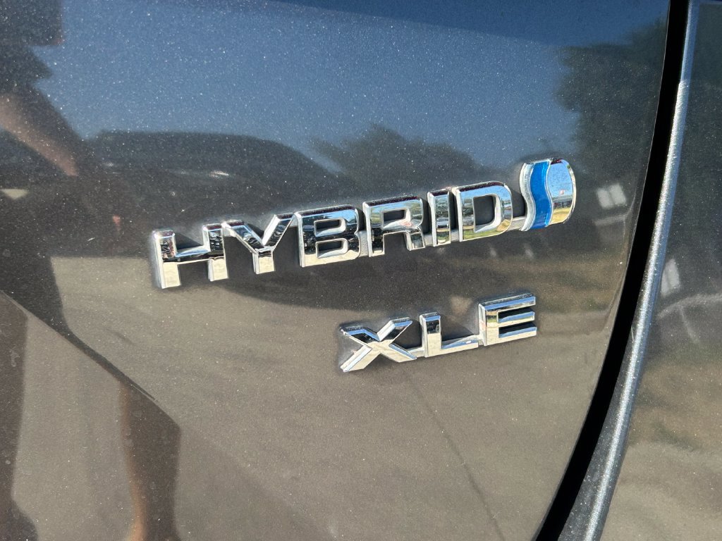 Used 2020 Toyota Prius XLE FWD image 13