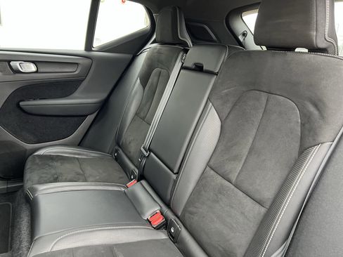 Used 2021 Volvo XC40 T5 R-Design w/ Advanced Package image 33