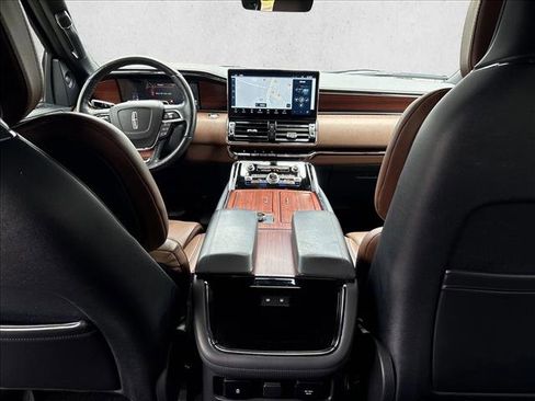 Used 2024 Lincoln Navigator Reserve AWD/4WD image 19