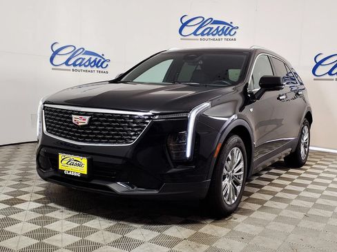 Used 2025 Cadillac XT4 Premium Luxury FWD image 5