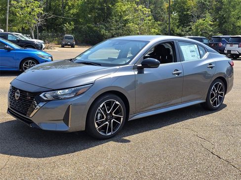 New 2025 Nissan Sentra SR image 6