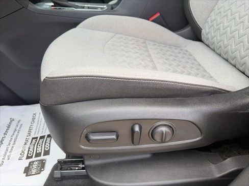 Used 2023 Chevrolet Equinox LT image 10