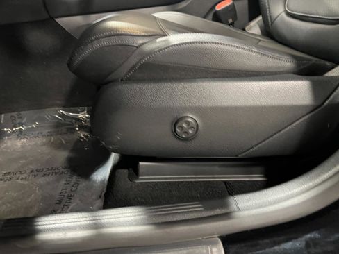 Used 2025 Mercedes-Benz GLC 350e 4MATIC image 24