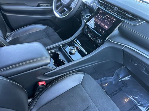 Certified 2024 Jeep Grand Cherokee L Altitude image 17