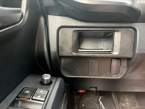 Used 2016 Toyota Tacoma SR RWD image 34