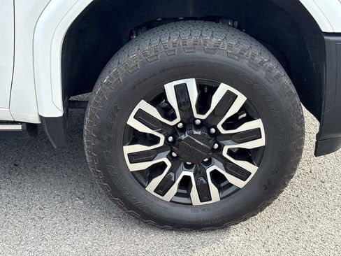 Used 2025 GMC Sierra 3500 Denali Ultimate AWD/4WD image 9