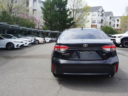 Used 2022 Toyota Corolla LE image 5