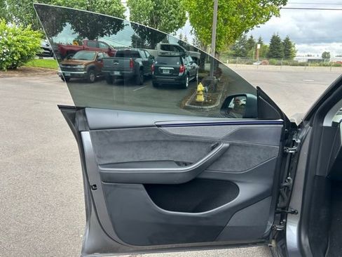 Used 2026 Tesla Model Y Long Range AWD/4WD image 17