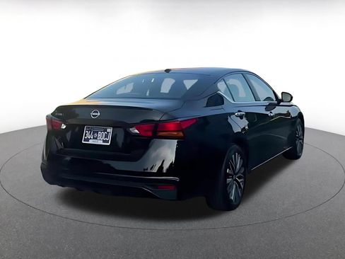 Used 2025 Nissan Altima 2.5 SV FWD image 12