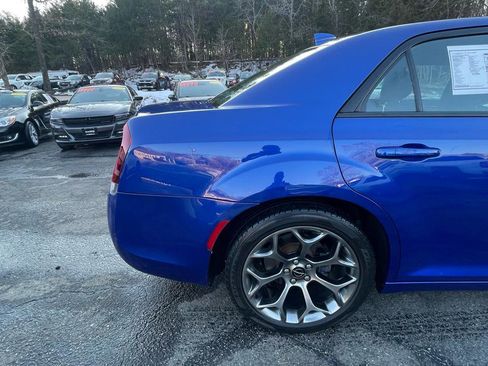 Used 2018 Chrysler 300 Touring w/ Sport Appearance Package image 9