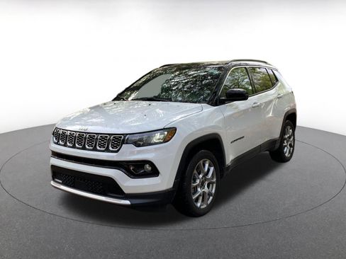 Used 2025 Jeep Compass Limited image 3