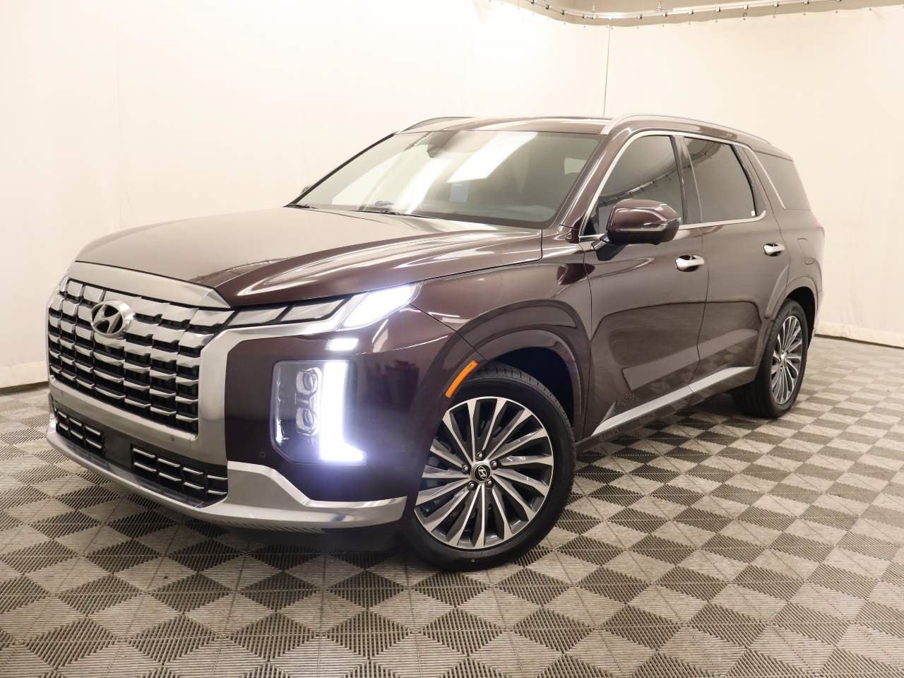 Used 2023 Hyundai Palisade Calligraphy w/ Winter Package AWD/4WD image 1