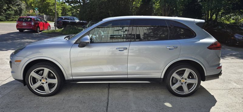 Used 2018 Porsche Cayenne Platinum Edition AWD/4WD image 2