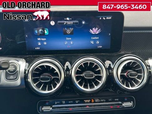 Used 2025 Mercedes-Benz GLB 35 AMG 4MATIC w/ AMG Night Package image 17