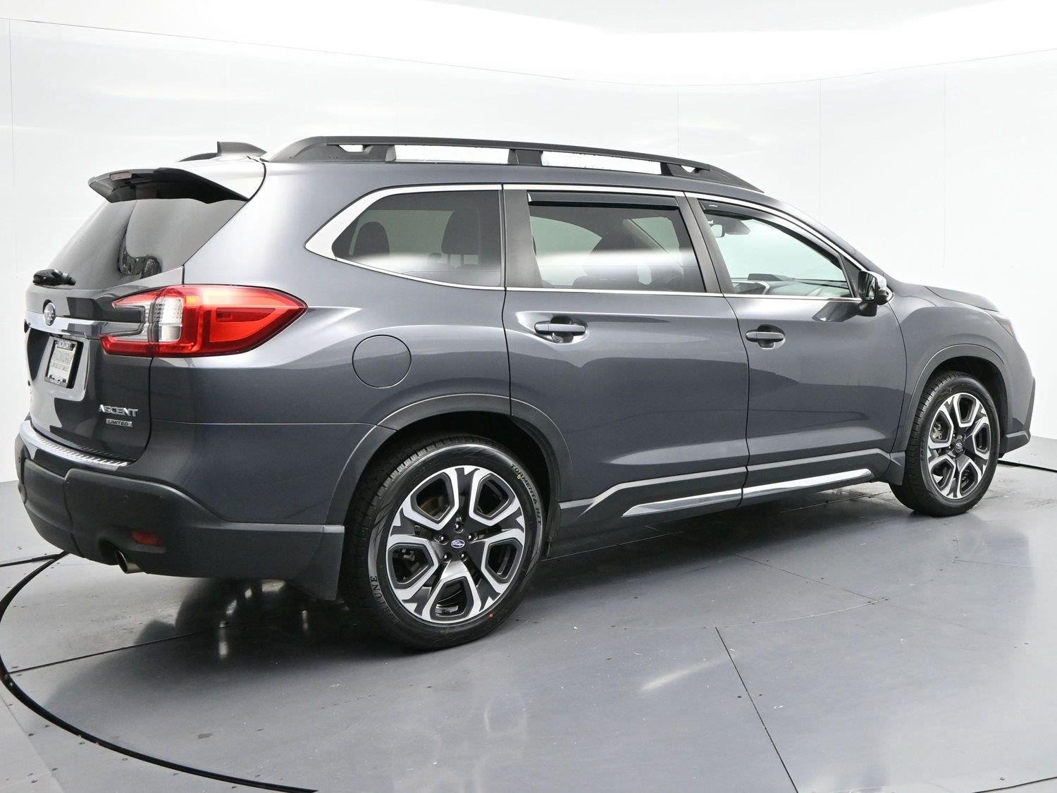 Used 2023 Subaru Ascent Limited w/ Technology Package AWD/4WD image 7