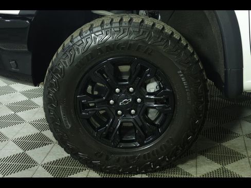 Used 2025 Chevrolet Silverado 1500 ZR2 w/ Technology Package image 11