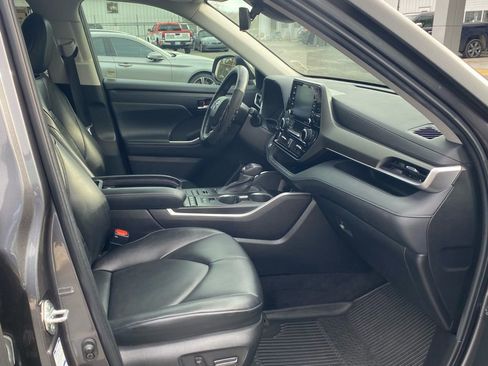 Used 2022 Toyota Highlander XLE image 20