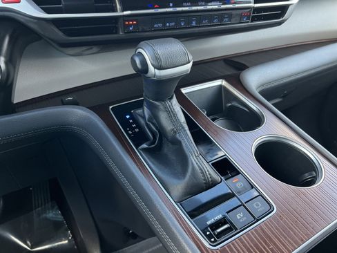 Used 2022 Toyota Sienna XLE image 21