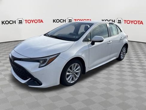 Used 2025 Toyota Corolla SE image 3