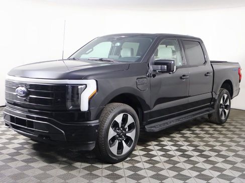 Used 2023 Ford F150 Lightning Platinum image 14
