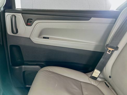 Used 2018 Honda Odyssey EX-L image 32