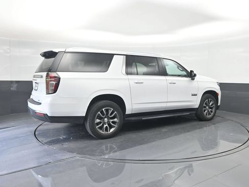 Used 2022 Chevrolet Suburban LT w/ Luxury Package RWD image 15
