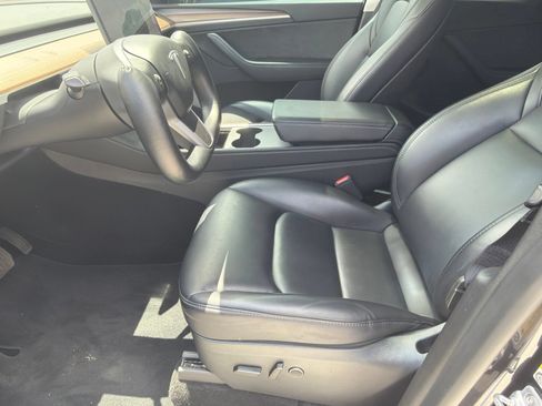 Used 2024 Tesla Model Y Long Range RWD image 14
