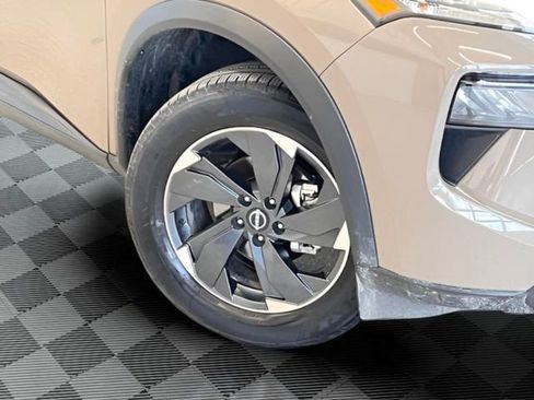 Used 2025 Nissan Rogue SV image 27