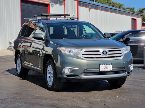 Used 2013 Toyota Highlander Plus AWD/4WD image 6