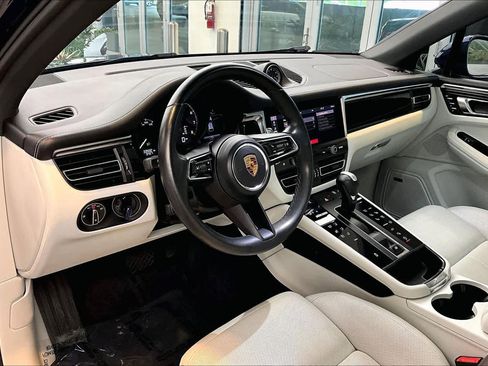 Used 2022 Porsche Macan w/ Premium Package Plus image 18