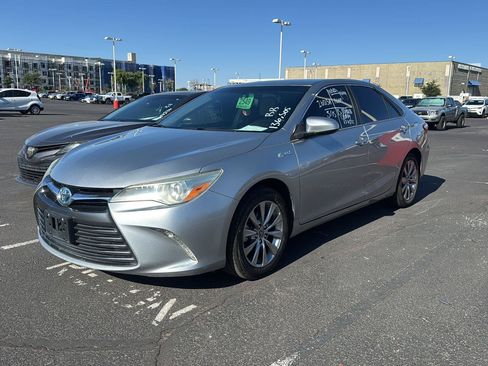 Used 2015 Toyota Camry XLE FWD image 2