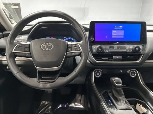 Certified 2024 Toyota Grand Highlander AWD image 10