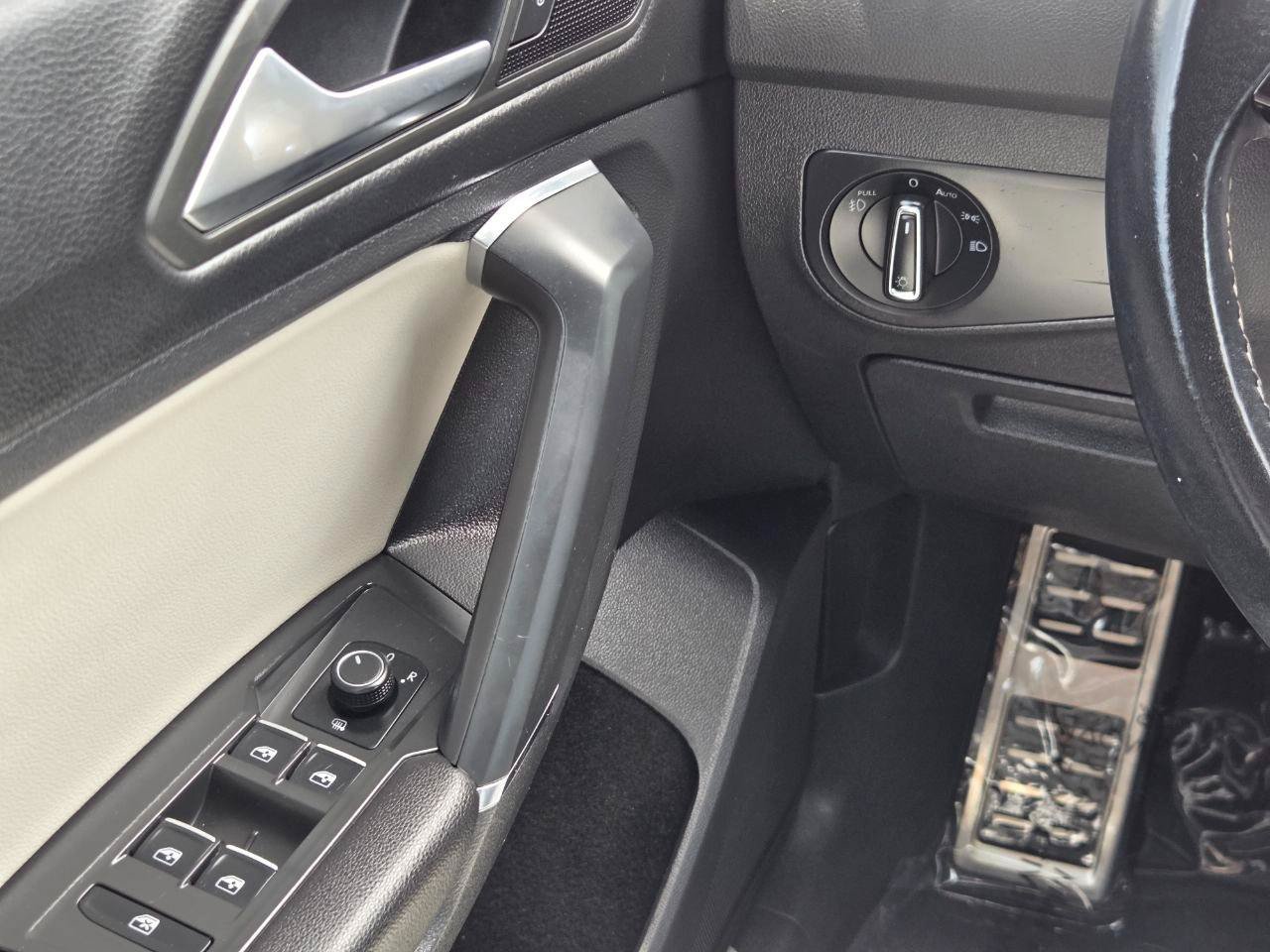 Used 2020 Volkswagen Tiguan SE R-Line FWD image 31