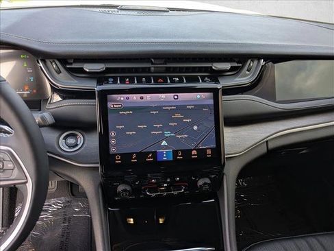 Used 2024 Jeep Grand Cherokee Limited 4xe w/ Luxury Tech Group II AWD/4WD image 13