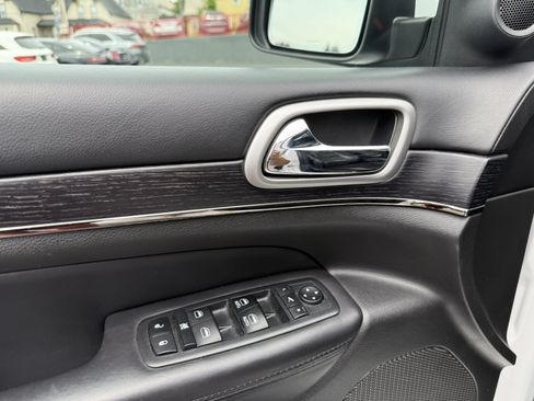Used 2018 Jeep Grand Cherokee High Altitude AWD/4WD image 12