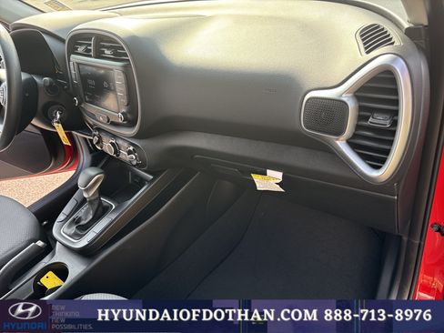 Used 2025 Kia Soul LX w/ LX Technology Package FWD image 16