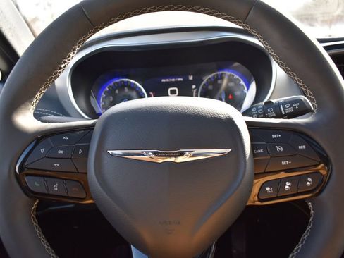 Certified 2025 Chrysler Pacifica Limited w/ Uconnect Theater Family Group image 16