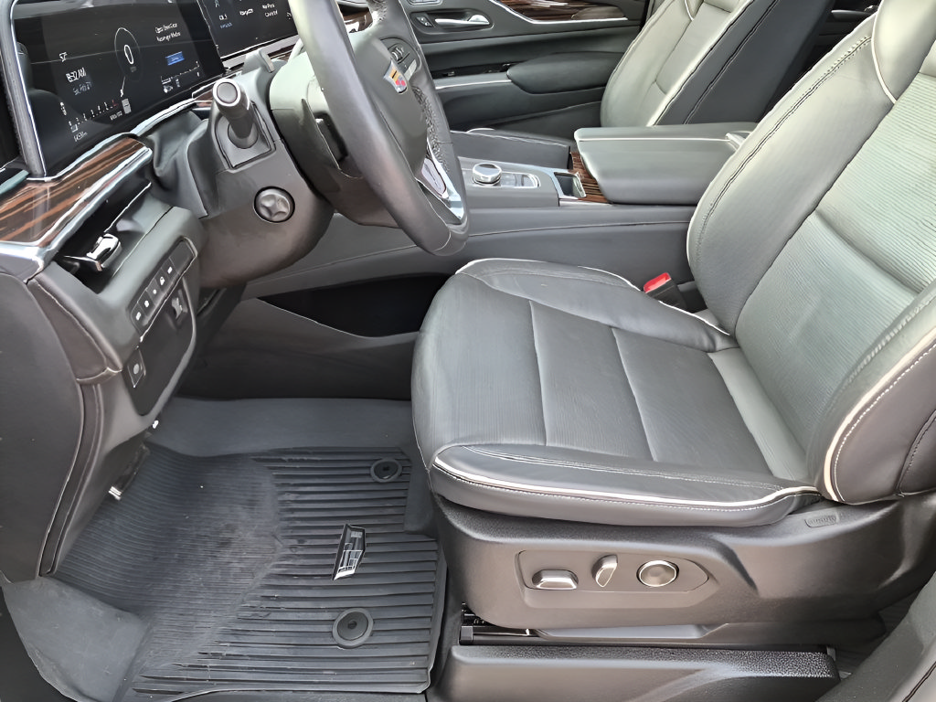 Used 2024 Cadillac Escalade ESV Premium Luxury w/ LPO, Floor Liner Package AWD/4WD image 31