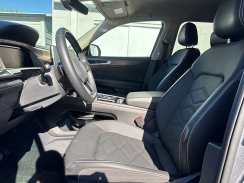 Used 2025 Volkswagen Atlas SE FWD image 14