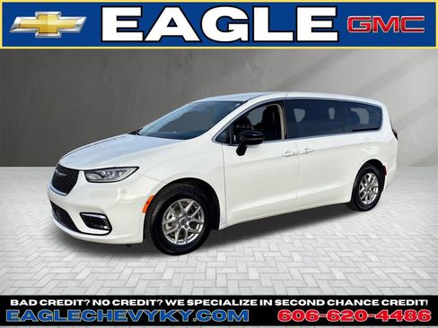 Used 2024 Chrysler Pacifica Touring-L image 1