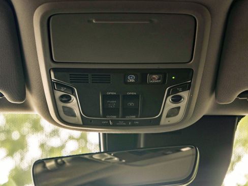 Used 2020 Honda Pilot Elite image 36
