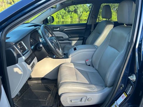 Used 2014 Toyota Highlander Limited Platinum FWD image 14