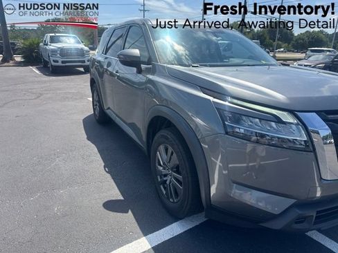 Used 2022 Nissan Pathfinder S FWD image 1